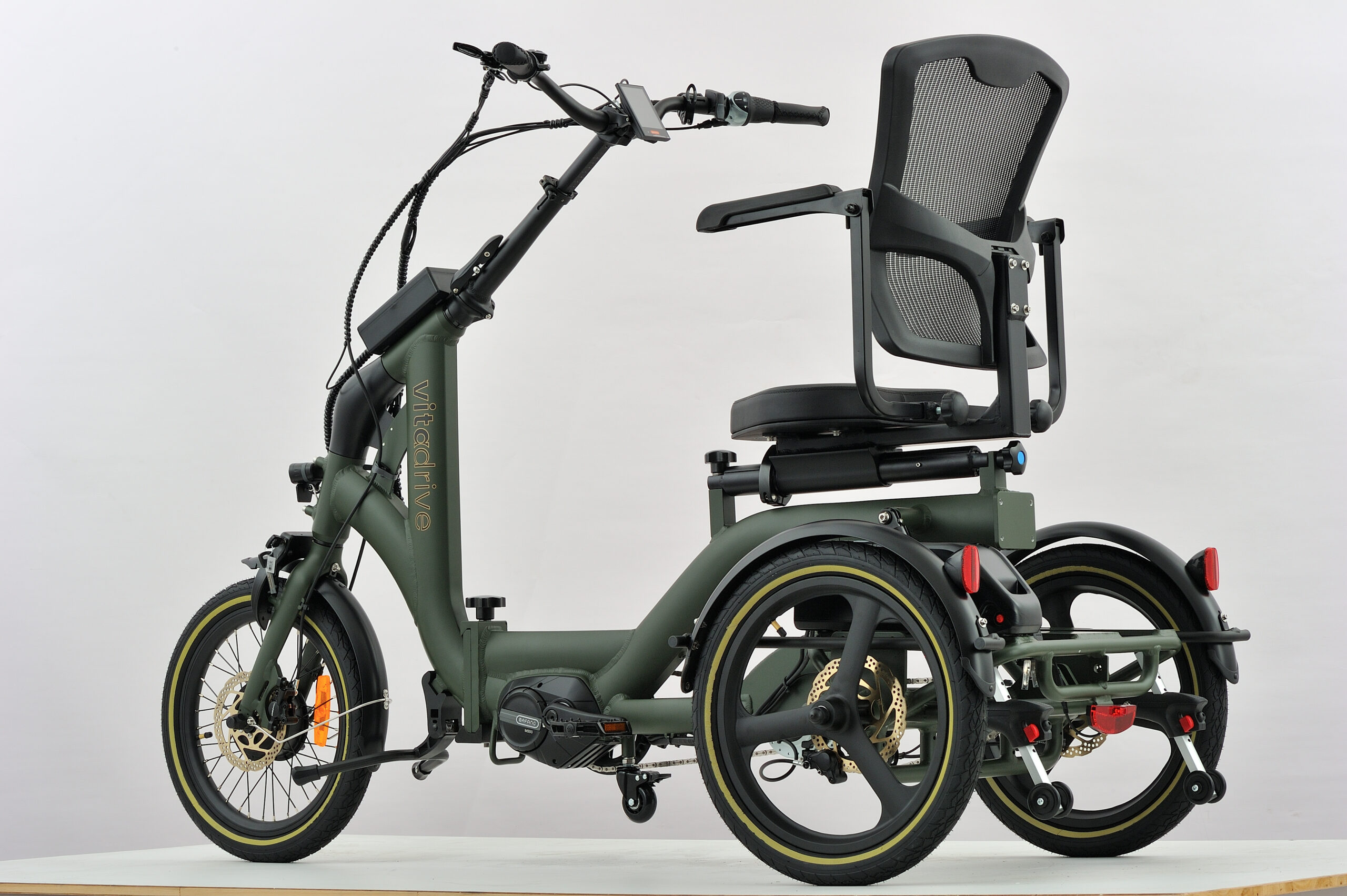 Elektrische VitaDrive zitdriewielfiets met trapondersteuning